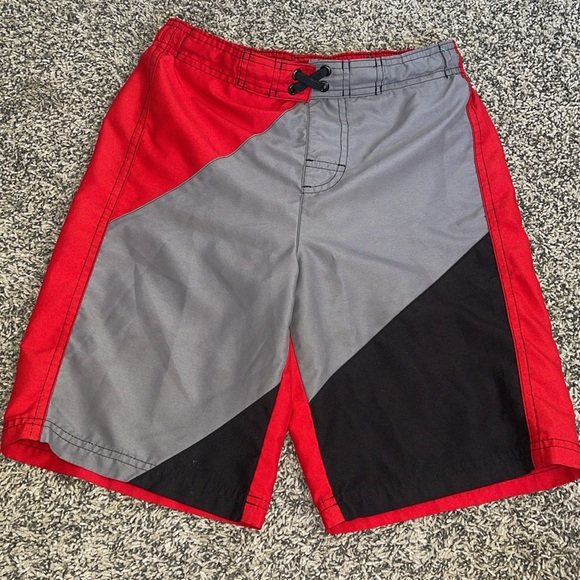 Boys swim trunks size 8 red gray black - Picture 10 of 16